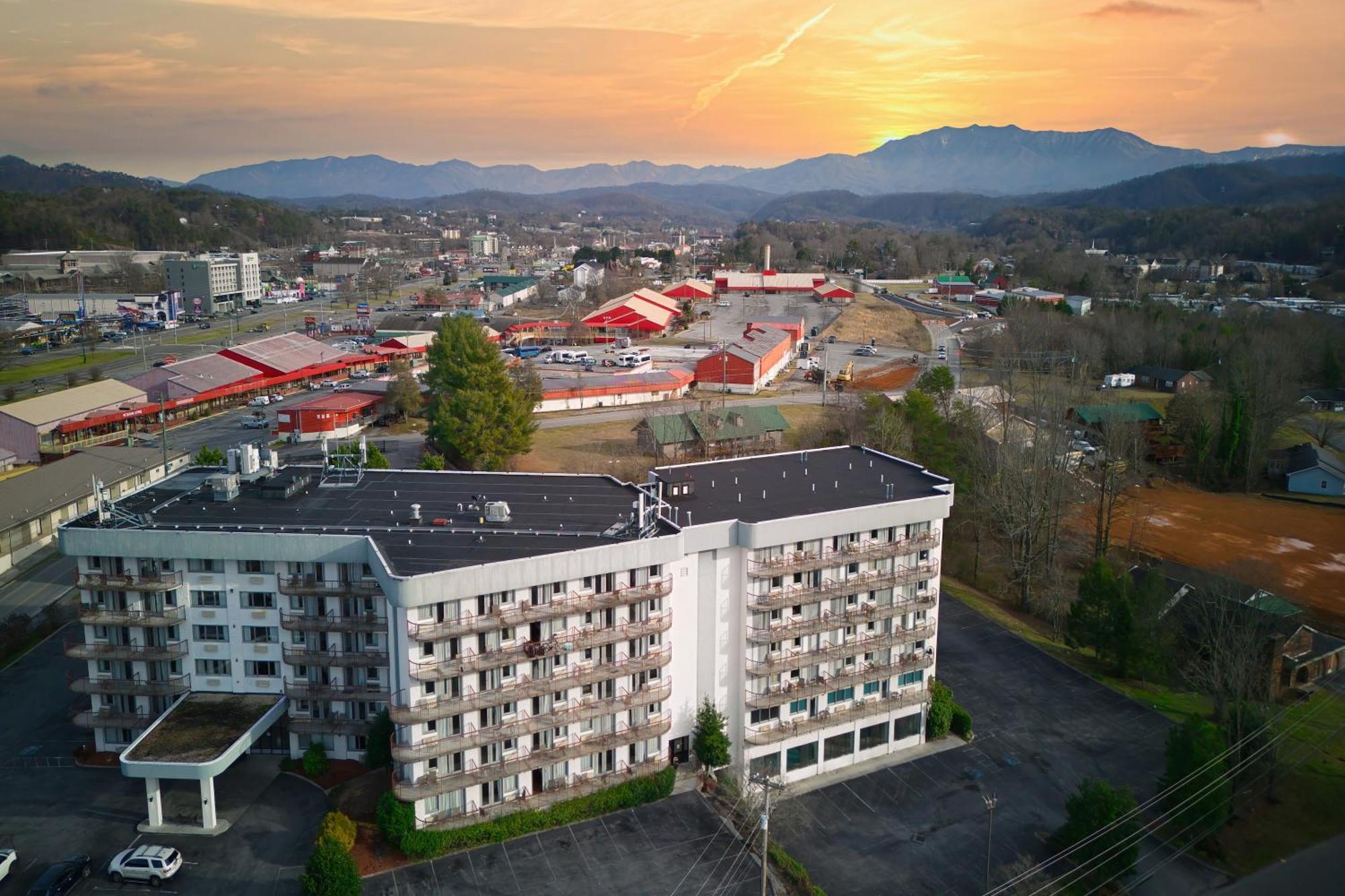 Park Tower Inn Пиджен-Фордж Экстерьер фото
