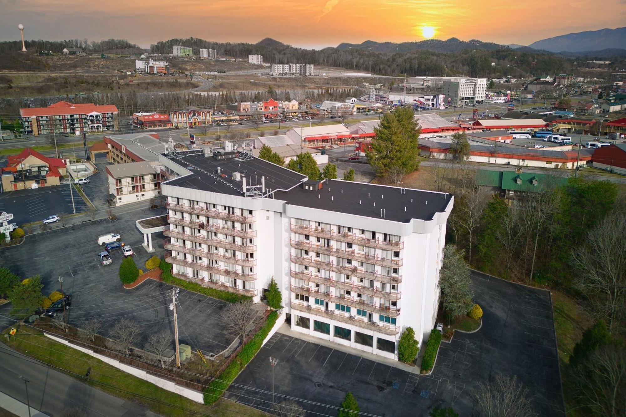 Park Tower Inn Пиджен-Фордж Экстерьер фото